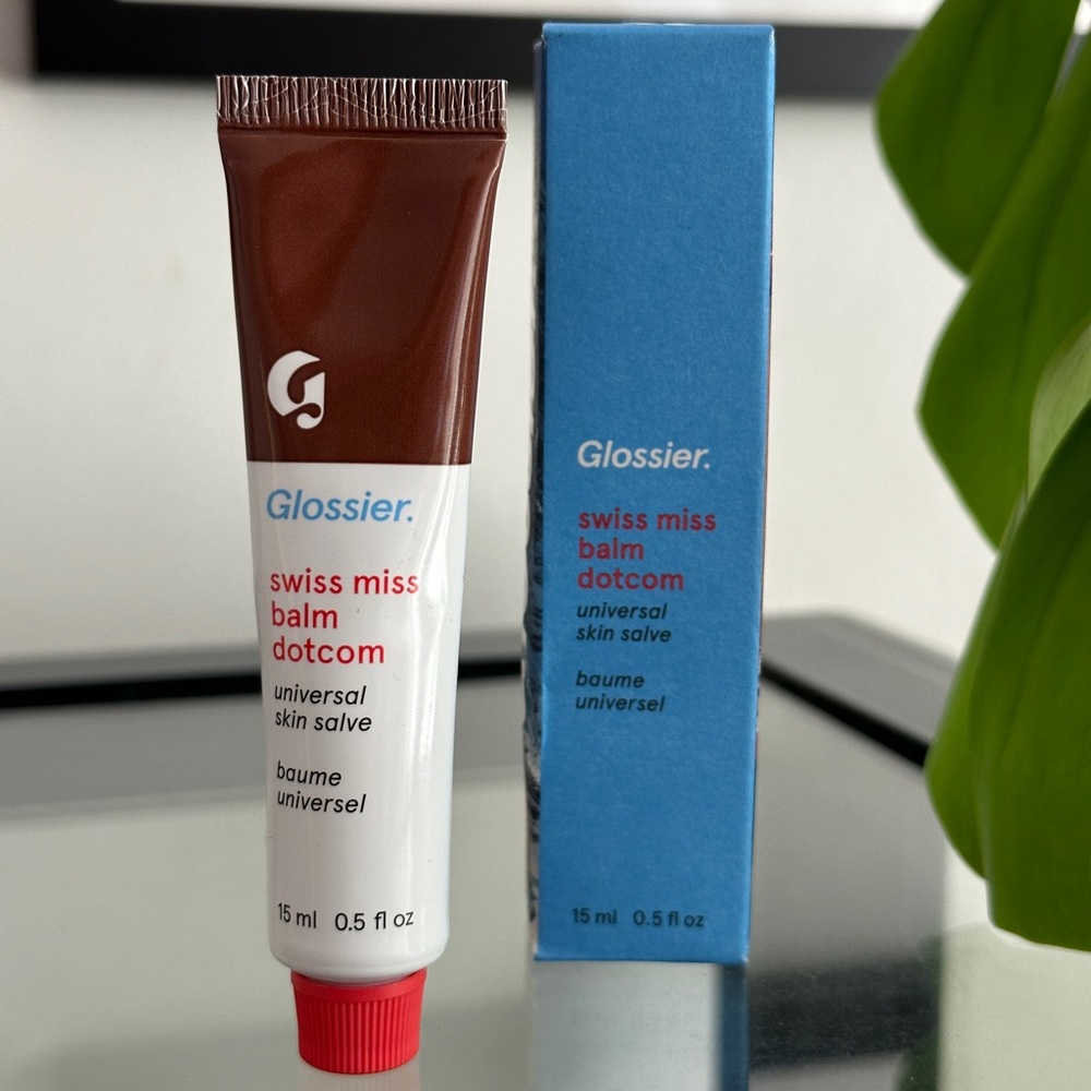 Glossier Balm Dotcom in Swiss Miss
